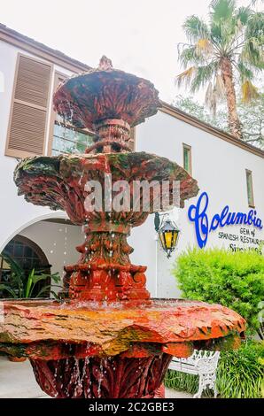 Der Brunnen ist im Columbia Restaurant in der St. George Street, 11. April 2015, in St. Augustine, Florida abgebildet. Stockfoto