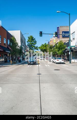 Blick auf den Zugang zum University Book Store in der Nähe von NE 43rd und University Way im University District, Washington State. Stockfoto