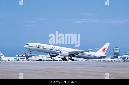 Air China Boeing 777 Jet Abheben Stockfoto