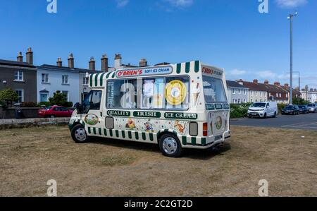 Ein Eiswagen parkte in der Nähe von Sandymount Strand in Dublin. Stockfoto