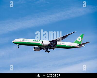 Eva Air Boeing 777-300ER Jet-Flugzeug B-16709 Stockfoto