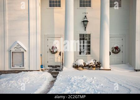 Die Phillipston Congregational Church on the Town Common im Winter Stockfoto