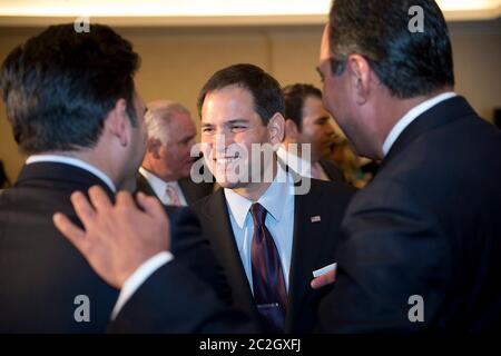 San Antonio Texas, USA, April 15 2014: US Sen. Marco Rubio aus Florida, ein aus Miami stammender Kubanamerikaner, spricht während einer Geschäftskonferenz mit Führungskräften. Rubio, der oft als Kronprinz der Tea-Party-Bewegung bezeichnet wird, wird als möglicher Präsidentschaftskandidat im Jahr 2016 angesehen. ©Bob Daemmrich Stockfoto