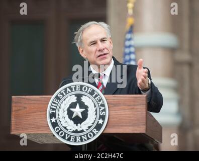 Austin Texas USA, November 11 2015: Texas Gov. Greg Abbott spricht während der jährlichen Veterans Day Zeremonie im Texas Capitol. ©Bob Daemmrich Stockfoto