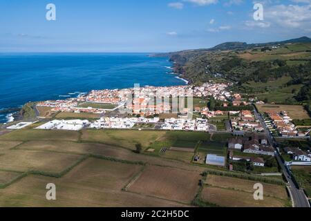 Luftlandschaft in Maia Stadt auf San Miguel, Azoren Inseln, Portugal. Stockfoto