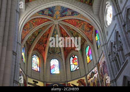 Die Almudena Kathedrale in Madrid, Spanien Stockfoto