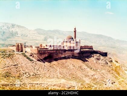 Išak Paša Sarayi (der Ishak Pascha Palast). Die Isak Pasa Saray ist eine Burg, Festung, Palast und Moschee-Komplex in der Nähe von Dogubayazit, Ostanatolien, Türkei, August 1986 Stockfoto