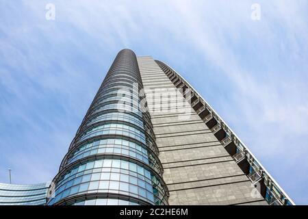 Mailand, Italien, 4. MAI 2019.: abstrakte Moderne Glas finanzielle Skyscraper Architektur Detail Stockfoto