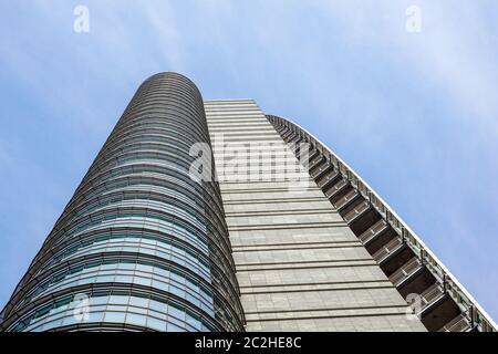 Mailand, Italien, 4. MAI 2019.: abstrakte Moderne Glas finanzielle Skyscraper Architektur Detail Stockfoto