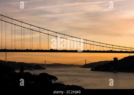 Blick auf den Istanbul Bosporus von Otagtepe. Istanbul, Türkei. Stockfoto