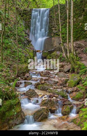 Wasserfall in der Schlucht Rastenbach am See Kaltern, Südtirol Stockfoto