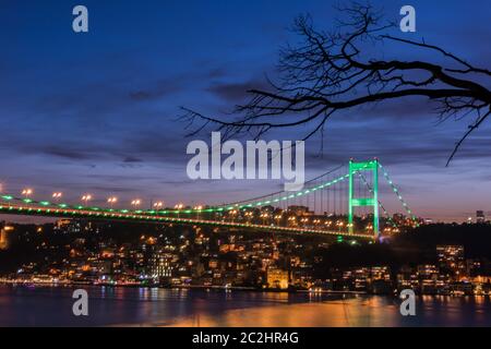 Fatih Sultan Mehmet Brücke bei Sonnenuntergang Istanbul, Türkei. Stockfoto