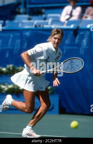 Steffi Graf in Aktion bei den US Open 1988 Stockfoto