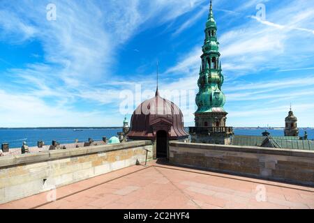 Mittelalterliche Burg Kronborg an der Oresundstraße, Blick vom Turm, Helsingor, Dänemark Stockfoto