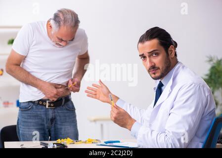 Patient leidet an Diabetes Hausarzt Stockfoto
