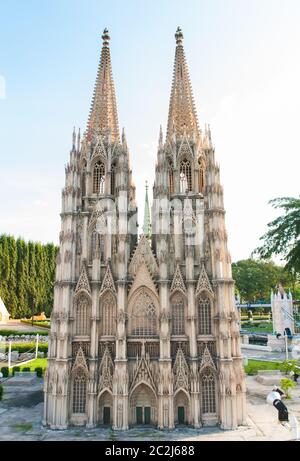 Der Kölner ist Größe in Mini Siam, Thailand zu mini. Stockfoto