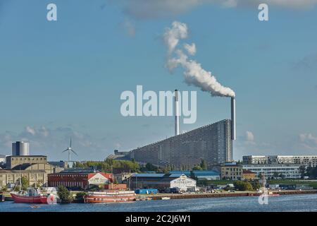 Amager Bakke / Abfallkraftwerk Copenhill in Kopenhagen. Stockfoto