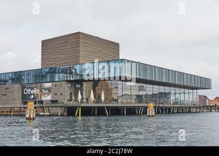 Modernes Gebäude des Neuen Königlichen Schauspielhauses im historischen Stadtzentrum gegenüber dem berühmten Kopenhagen Stockfoto