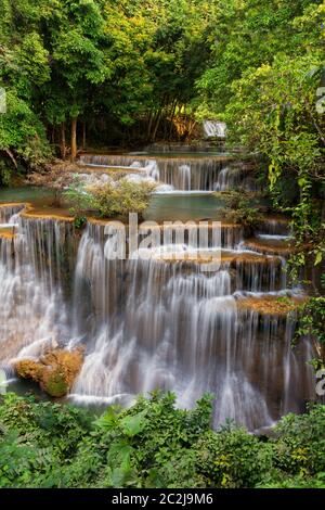 Huay Mae Kamin Wasserfall, schönen Wasserfall Thailand Kanchanaburi Stockfoto