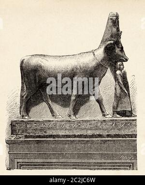 Die Göttin Hathor in Form einer heiligen Kuh, das alte Ägypten. Alte Illustration aus dem 19. Jahrhundert, El Mundo Ilustrado 1880 Stockfoto