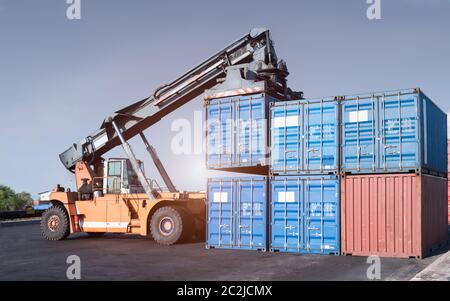 Cargo Handling Gabelstapler Container laden "Export Industrie Stockfoto