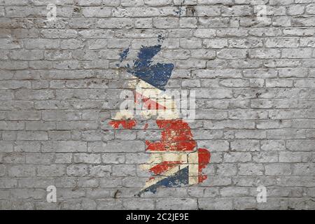 Grunge distressed Karte geformte Flagge von Großbritannien auf alten verwitterten grauen Mauer gemalt Stockfoto