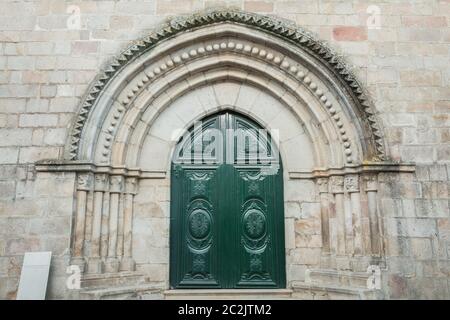 Architektur Detail der Mutter Kirche Ponte de Lima an einem Frühlingstag Stockfoto