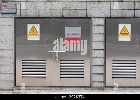 Geschlossene Türen, Elektrische Leistung, Elektrische Gefährdung Stockfoto