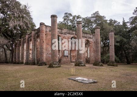 Die Ruinen der Old Shelton Church in Yemessee, SC, sind ein muss für einen Besuch von Beaufort County, South Carolina. Stockfoto