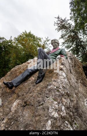 Die Oscar Wilde Memorial Skulptur des Bildhauers Danny Osborne am Merrion Square, Dublin, Republik Irland, Europa Stockfoto