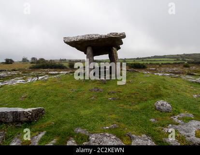 Poulnabrone dolmen Portal Grab in der Grafschaft Clare, Republik Irland, Europa Stockfoto