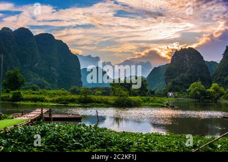 Trang an, eine malerische Gegend in der Nähe von Ninh Binh, Vietnam wurde 2014 zum UNESCO-Weltkulturerbe erklärt Stockfoto