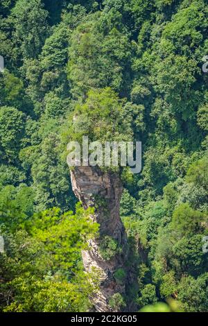 Vertikale karst Säule Rock Formation, wie von der bezaubernden Terrasse Sicht gesehen, Avatar Berge Natur Park, Niagara-on-the-Lake, China Stockfoto