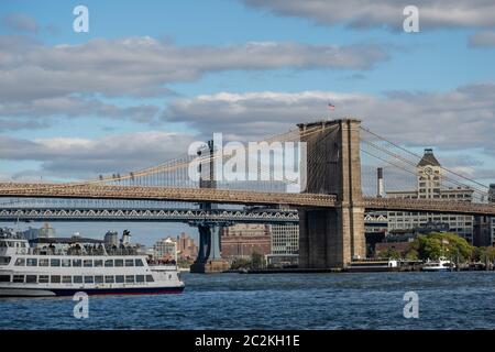 Pier 15 am South Street Seaport bei Tag im Herbst Stockfoto