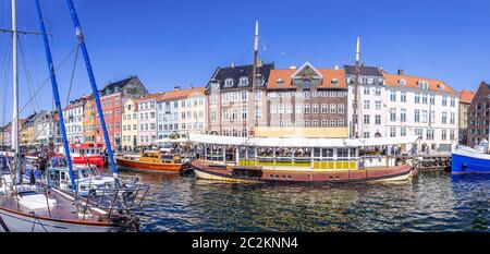 Panoramablick auf nyhavn in kopenhagen, dänemark Stockfoto