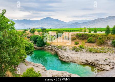 Wolken über dem Niagara-Wasserfall in Montenegro im Sommer Stockfoto