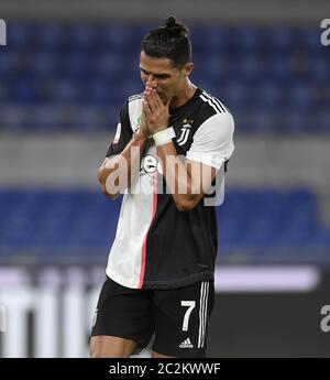 Rom, Italien. Juni 2020. Cristiano Ronaldo von Juventus reagiert während des italienischen Fußballfinales zwischen Neapel und Juventus in Rom, Italien, am 17. Juni 2020. Quelle: Augusto Casasoli/Xinhua/Alamy Live News Stockfoto