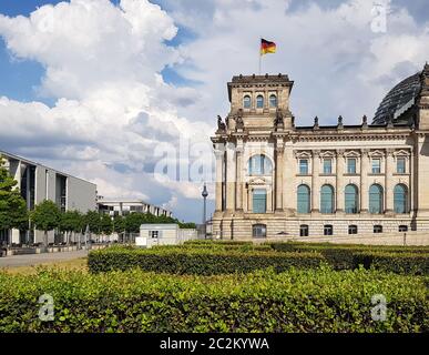 Detail des Reichstagsgebäudes in Berlin im Sommer Stockfoto