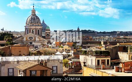 Blick auf St. Peter Basilika in Rom. Die Spanische Treppe Stockfoto