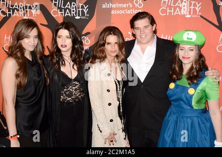 15. Oktober 2016, Hollywood, Kalifornien, USA: Christina Schwarzenegger, Katherine Schwarzenegger, Maria Shriver, Christopher Schwarzenegger und Lauren Miller Rogen besuchen die Fünfte jährliche Ausgehilfe für Charity Variety Show. (Bild: © Billy Bennight/ZUMA Wire) Stockfoto