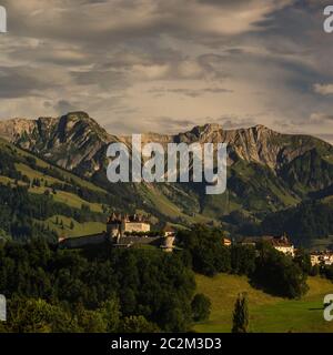 Das mittelalterliche Dorf Gruyeres, Schweiz Stockfoto