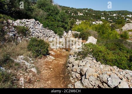 Coastal Path für Cipolliane Höhlen und Ciolo Brücke, Gagliano del Capo, Apulien, Italien Stockfoto