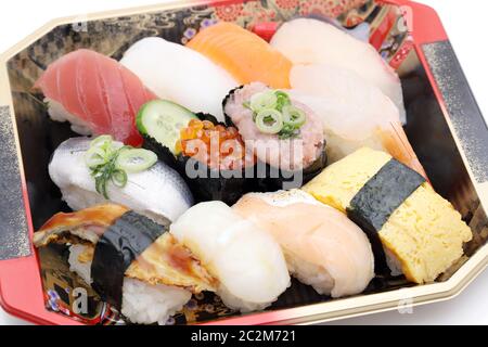 Japanisches sushi Bento, Lunchpaket auf weißem Hintergrund Stockfoto
