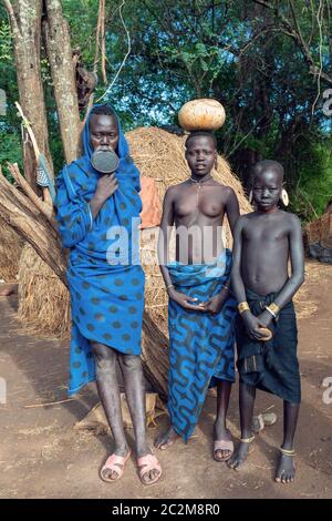 Die gefährlichsten afrikanischen Mursi Volksstamm, Äthiopien, Afrika Stockfoto