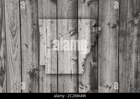 Karte von Arkansas auf verwittertes Holz Stockfoto