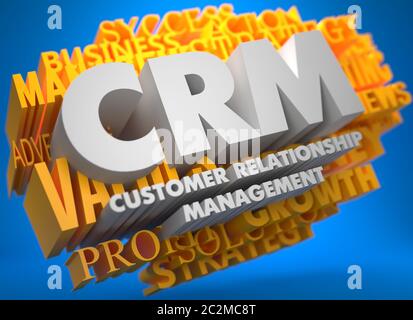 CRM – Customer Relationship Management. Die Wörter in weißer Farbe auf Wolke von gelben Wörtern auf blauem Hintergrund. Stockfoto
