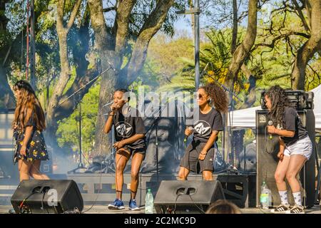 Hip Hop Frauenband in Park Stage, Montevideo, Uruguay Stockfoto