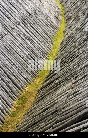 Schutzgraben, der von Slawen in der Festung Baturin gegen die Feinde benutzt wurde Stockfoto