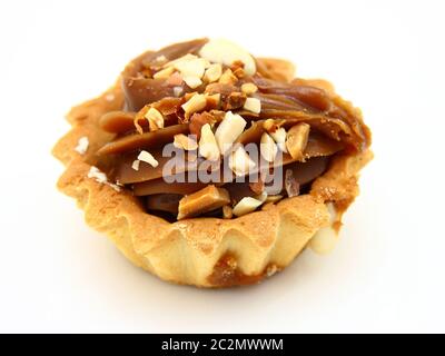 Pie einen Korb mit kondensierter Milch Schokolade und Nüssen Stockfoto