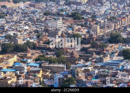 Die Ansicht von Jodhpur Stadt sardar Markt und Ghanta ghar von oben Mehrangarh Fort in Jodhpur, Indien Stockfoto